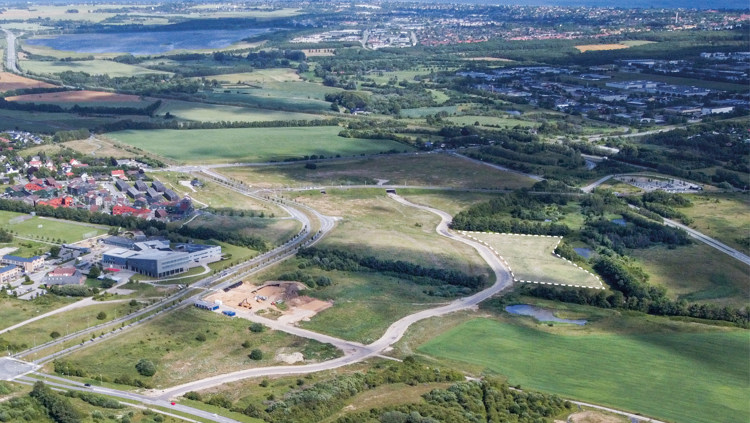 oversigtsfoto med markering af areal i udbud i Lisbjerg
